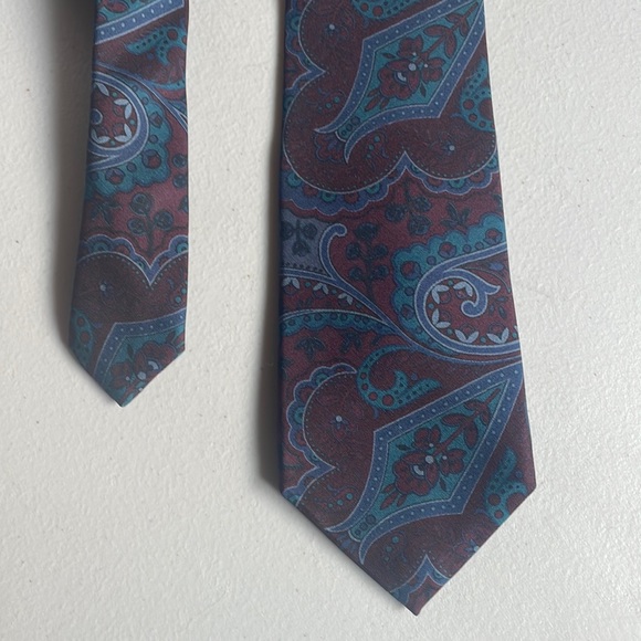 Eaton’s silk Paisley pattern tie - Picture 2 of 8